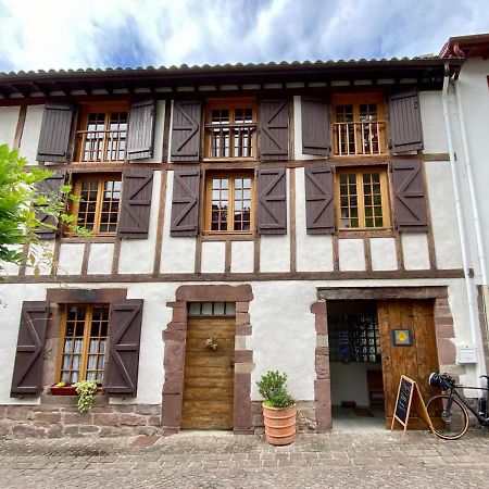 Gite De La Porte Saint Jacques: A Hostel For Pilgrims 外观 照片